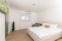 מלון בוטיק וילה שקיעות אדומות 13